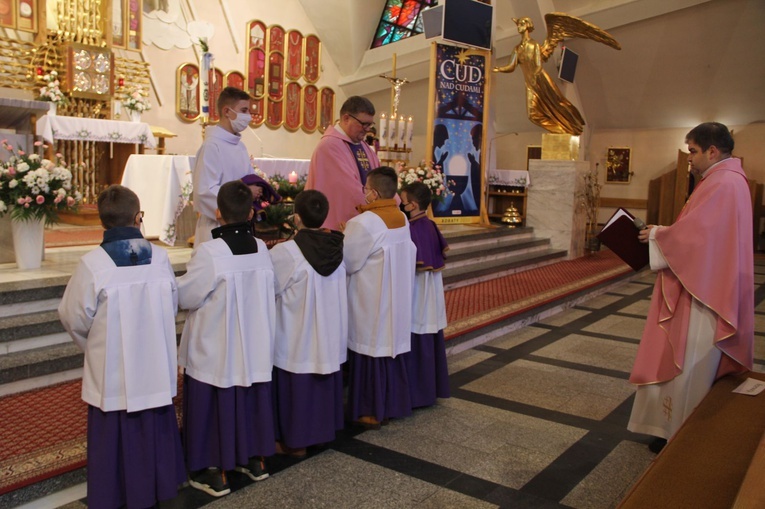 Błogosławieństwo nowych ministrantów w Pasiebcu