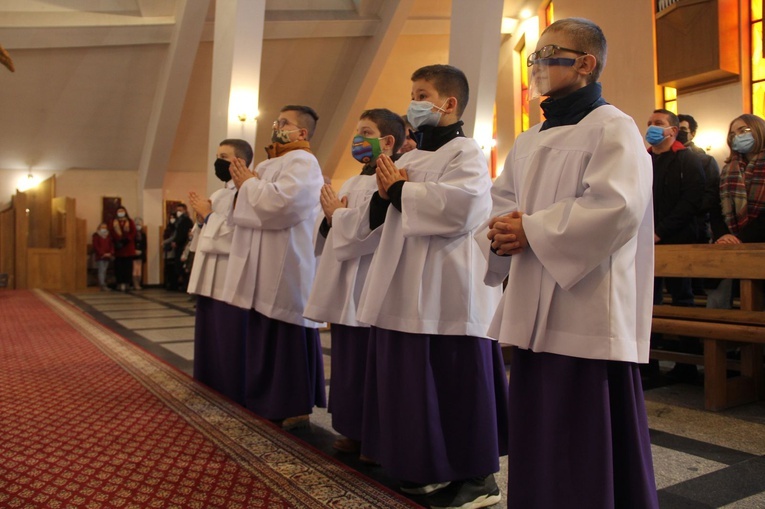 Błogosławieństwo nowych ministrantów w Pasiebcu