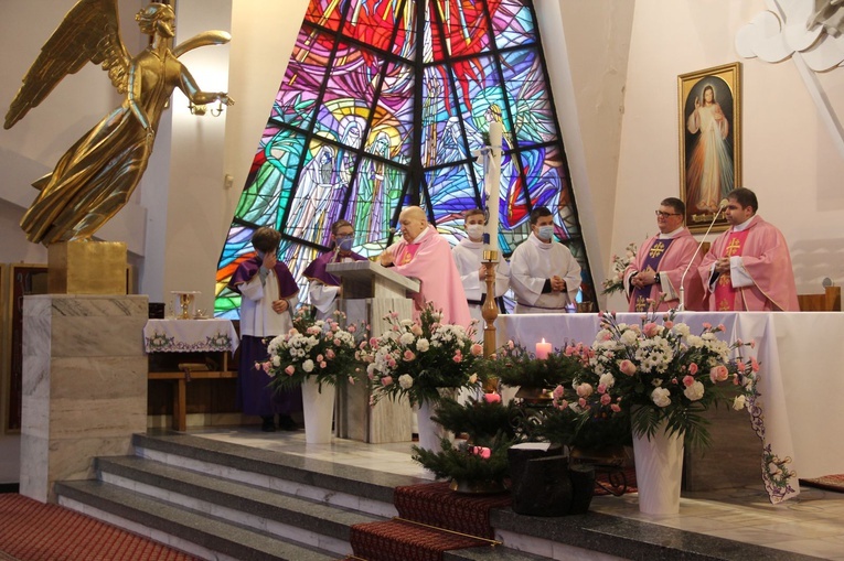 Błogosławieństwo nowych ministrantów w Pasiebcu