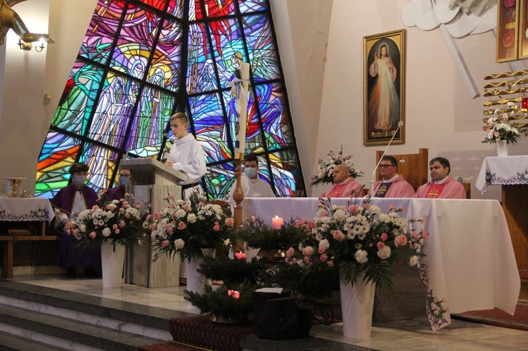 Błogosławieństwo nowych ministrantów w Pasiebcu