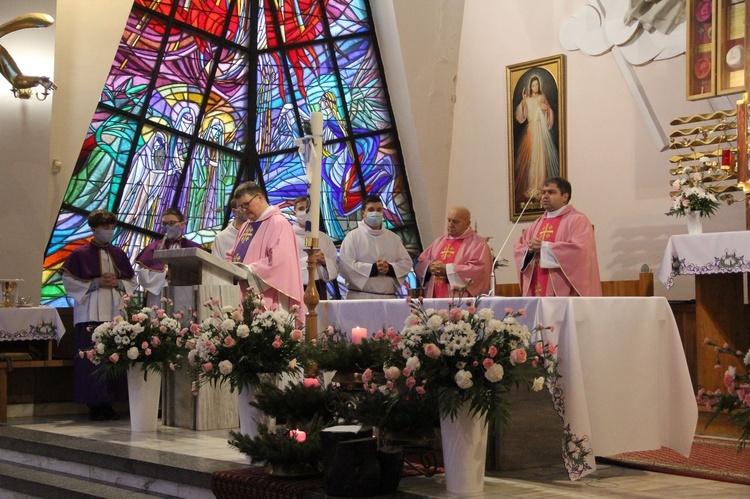 Błogosławieństwo nowych ministrantów w Pasiebcu