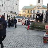 Cieszyn. Pogrzeb polskiej edukacji z trumną na rynku