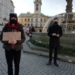 Cieszyn. Pogrzeb polskiej edukacji z trumną na rynku