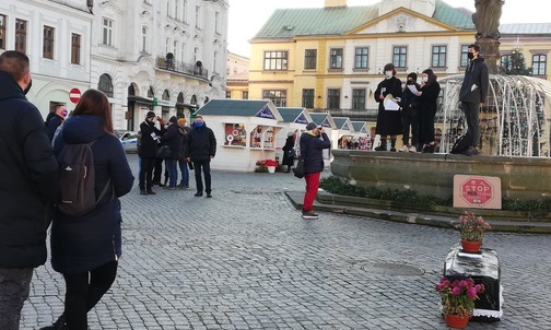 Cieszyn. Pogrzeb polskiej edukacji zorganizowali uczniowie, studenci i nauczyciele [ZDJĘCIA]