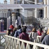 "Marsjanie wylądowali", czyli polemika wokół szopki na placu Świętego Piotra