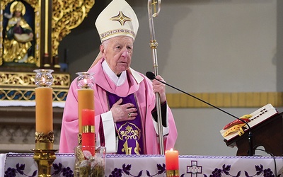 Mszy św. przewodniczył arcybiskup senior.