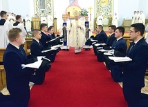 	Sutanny poświęcił bp Piotr Turzyński.