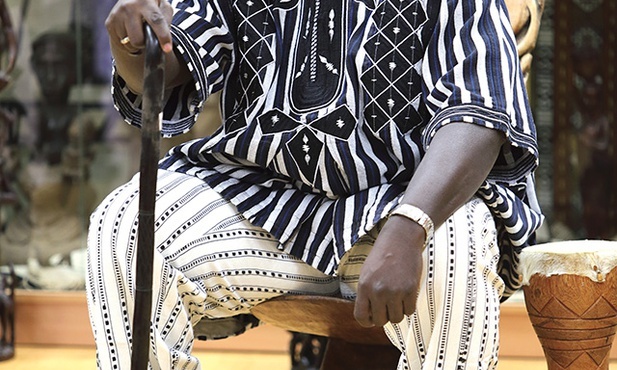 O. Emmanuel Noufe w tradycyjnym stroju z Burkina Faso (oprócz butów :))