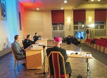 Paneliści spotkali się w Centrum Edukacyjnym im. Jana Pawła II w Gliwicach.