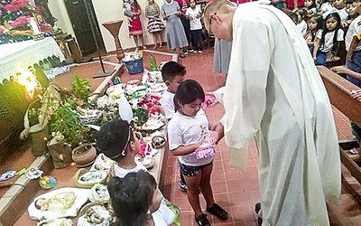 Zeszłoroczne poświęcenie szopek w parafii św. Franciszka z Asyżu w Santa Cruz.