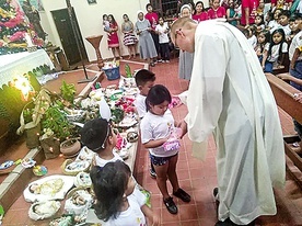 Zeszłoroczne poświęcenie szopek w parafii św. Franciszka z Asyżu w Santa Cruz.