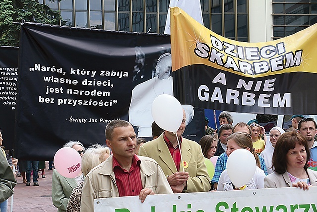 W 2003 roku z inicjatywy o. Andrzeja Derdziuka OFM Cap odbył się pierwszy Marsz dla Życia w Lublinie.