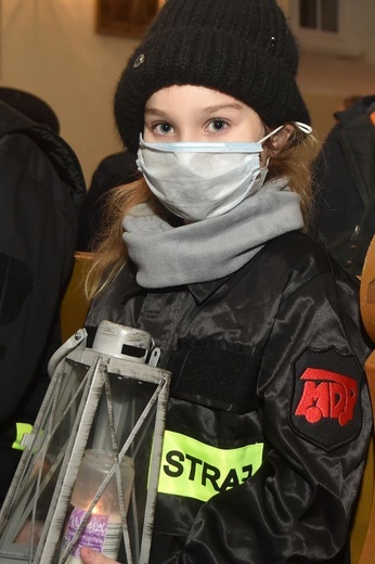 Przekazanie Betlejemskiego Światła Pokoju w Starczowie