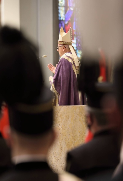Msza święta w Katowickiej Katedrze w 39 rocznicę pacyfikacji kopalni Wujek.