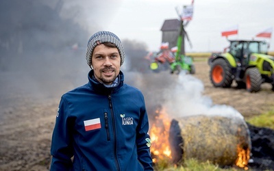 Michał Kołodziejczak na proteście w Środzie Wielkopolskiej.