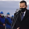 Premier Morawiecki w czasie wystąpienia na pl. Solidarności w Gdańsku.