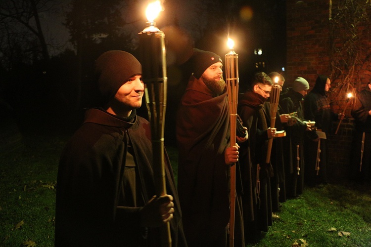 Wieczorna wyjątkowa modlitwa przy kaplicy Mądrości Bożej