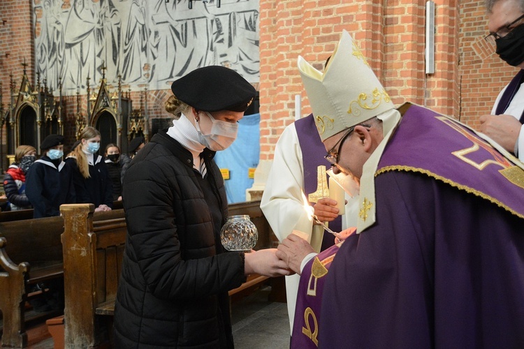 Opole. Przekazanie Światła Betlejemskiego