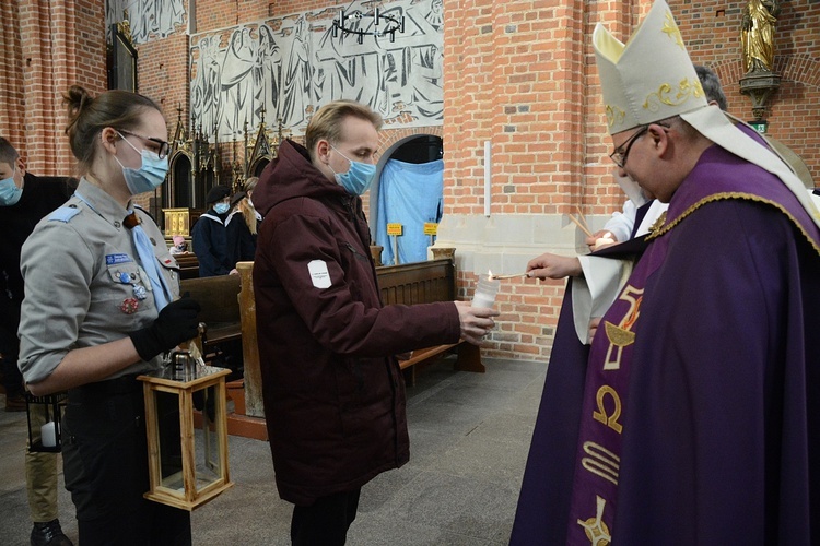 Opole. Przekazanie Światła Betlejemskiego