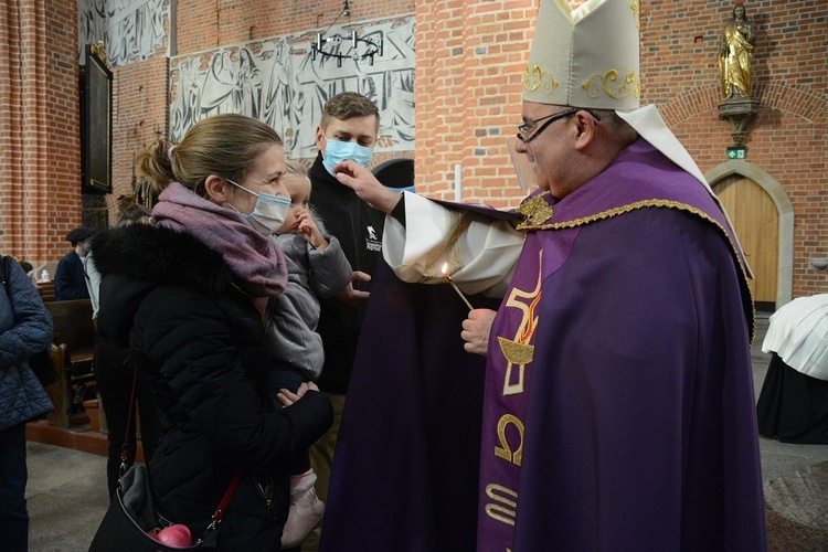 Opole. Przekazanie Światła Betlejemskiego