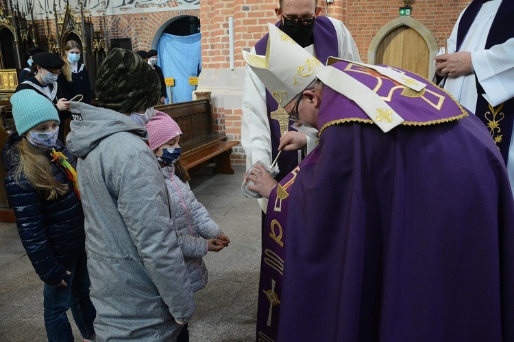 Opole. Przekazanie Światła Betlejemskiego