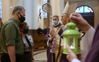 Do Katowic dotarło Betlejemskie Światło Pokoju