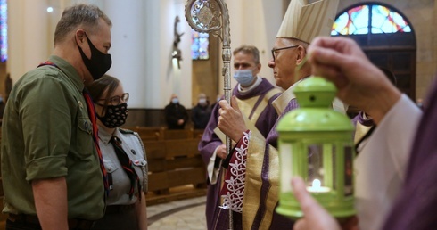 Do Katowic dotarło Betlejemskie Światło Pokoju