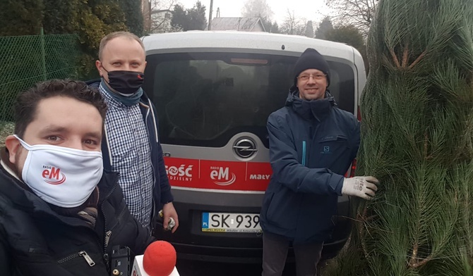 Śląskie. Radio eM rozdaje choinki. Przywozimy je do zwycięzców! 