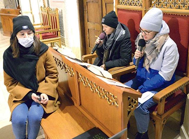 ▲	Oazowiczki spotykają się każdego dnia, by pogłębiać relację  z Maryją.  