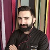 Gagik Grigoryan jest autorem  bloga kulinarnego Gotuj z Gruzinem.
