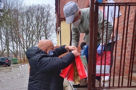 122 paczki dla kołobrzeskich seniorów