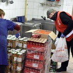 Świąteczne paczki od Caritas diecezji świdnickiej