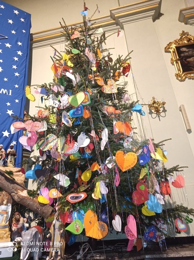Niewzykłe ozdoby choinkowe w Pleśnej 