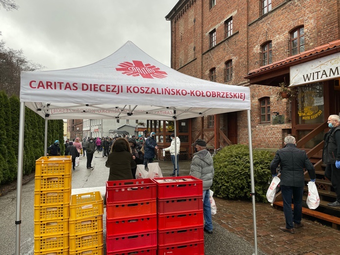 Świąteczne paczki Caritas 