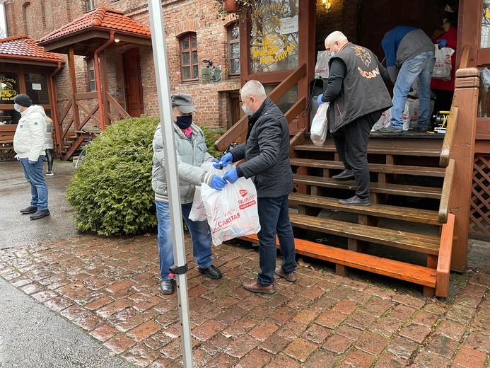 Świąteczne paczki Caritas 
