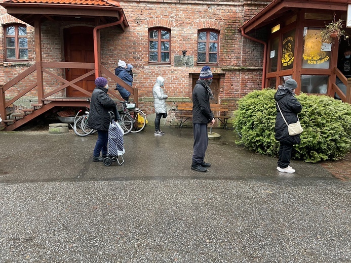 Świąteczne paczki Caritas 