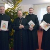 Podczas opłatkowego spotkania w seminarium nominacje od ordynariusza otrzymali (od lewej): ks. Robert Kowalski, ks. Grzegorz Tęcza i ks. Paweł Gogacz.