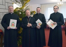 Podczas opłatkowego spotkania w seminarium nominacje od ordynariusza otrzymali (od lewej): ks. Robert Kowalski, ks. Grzegorz Tęcza i ks. Paweł Gogacz.