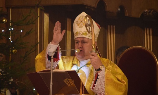 Pasterce w katedrze św. Mikołaja w Bielsku-Białej przewodniczył bp Piotr Greger.