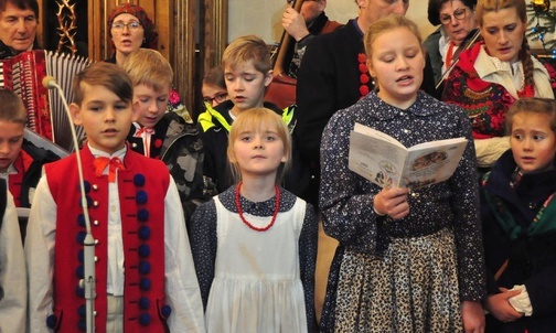Tak było przed rokiem. Tym razem najmłodsi członkowie zespołu Klimczok nie mogli wziąć udziału w Pasterce...