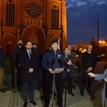 2020.10.27 -  Wobec aktów profanacji świątyń w wieu miejscach naszego kraju w Radomiu zorganizowała się grupa gotowa bronić katedry.