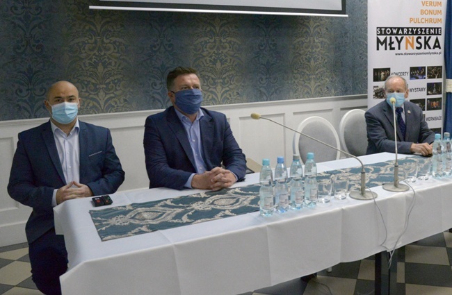 2020.10.15 - Stowarzyszenie "Młyńska" organizowało debaty w ramach cyklu: "Rozmowy o…".