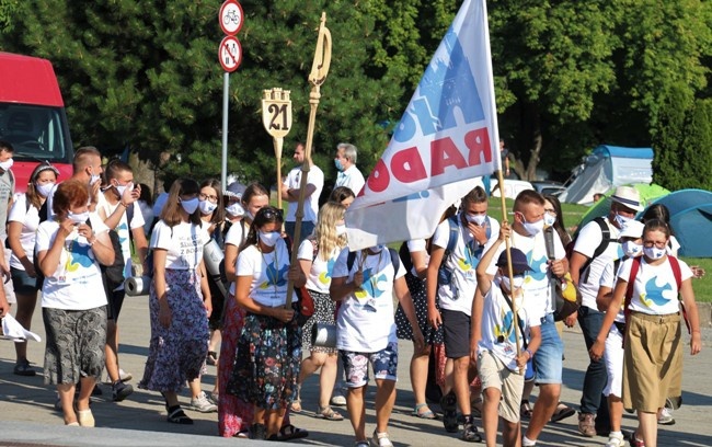 2020.08.13 - Piesza pielgrzymka diecezji radomskiej weszła na Jasną Górę.