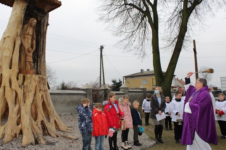 Ligowo. Poświęcenie figury Matki Bożej