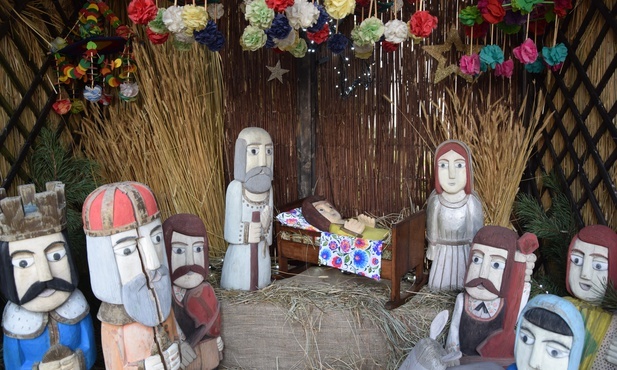 Szopka przy łowickim Muzeum.