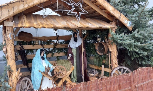 Rawa Maz. Szopka przed kościołem w parafii Niepokalanego Poczęcia NMP.