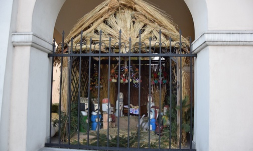 Łowicz, szopka przy muzeum.