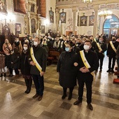 Szydłowieccy Rycerze Kolumba pierwszy rok pracy rozpoczęli Mszą św. w kościele parafialnym.