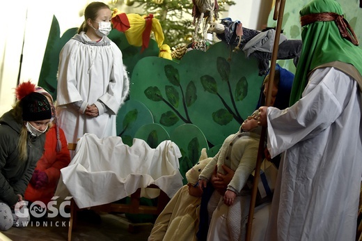 Jasełka kukiełkowe w parafii św. Michała Archanioła w Mieroszowie