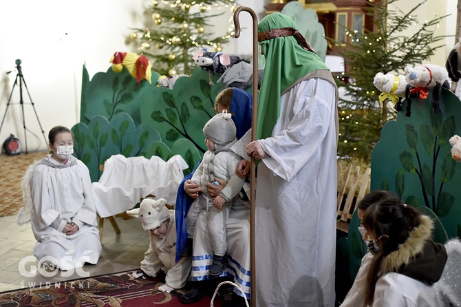 Jasełka kukiełkowe w parafii św. Michała Archanioła w Mieroszowie